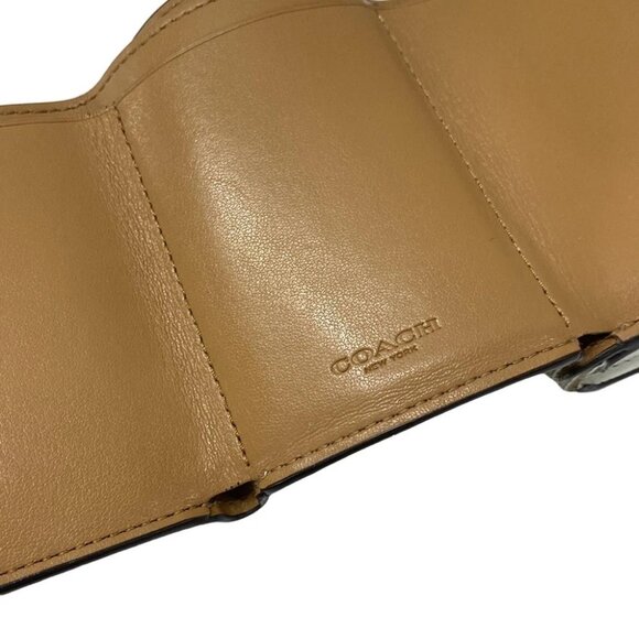 Auth COACH Mini Signature 91806 Cream PVC Leather - Trifold Wallet - Picture 6 of 8